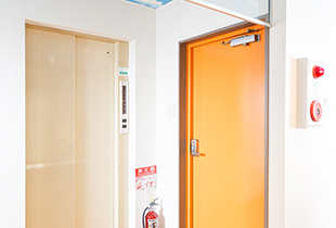 4F エレベーター